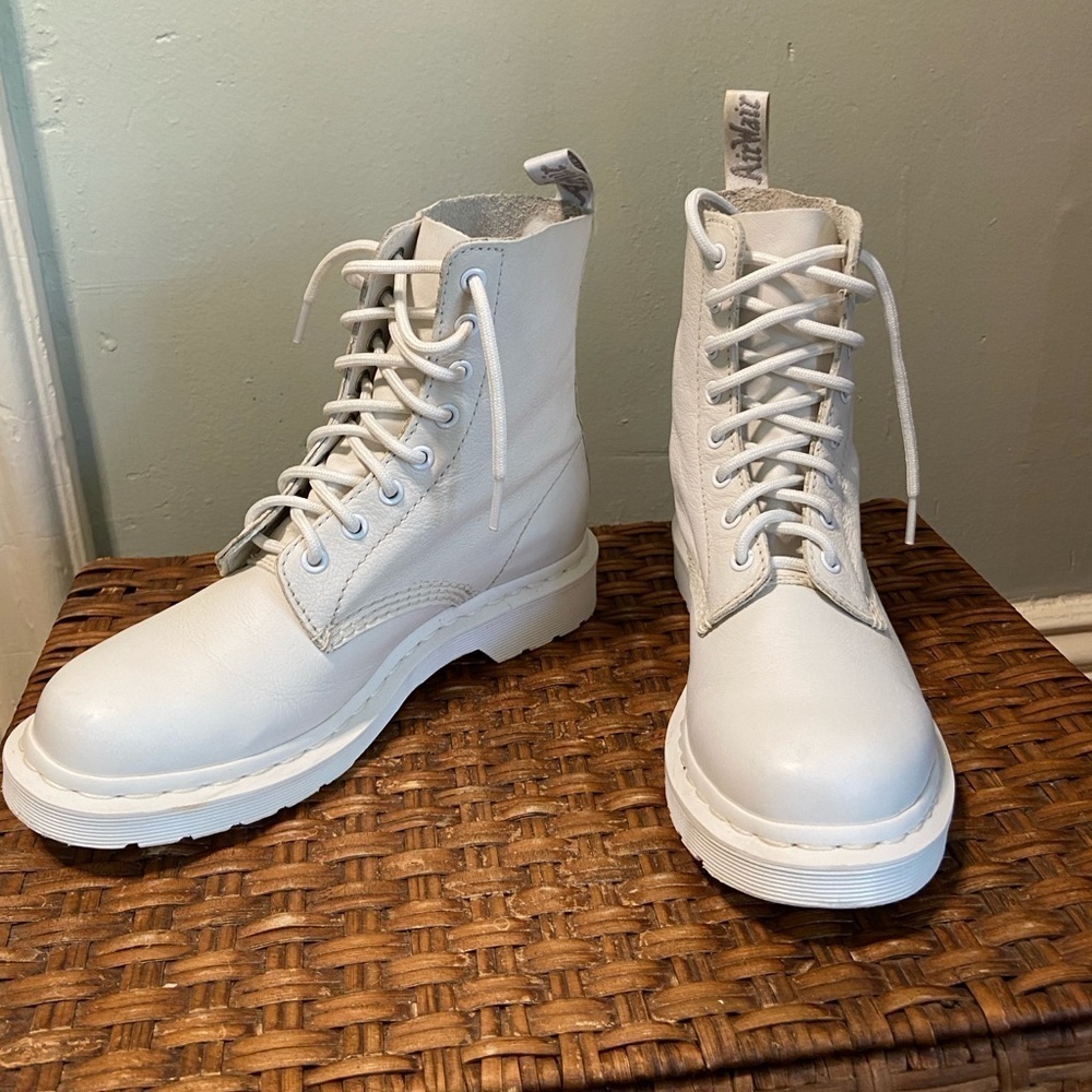 Doctor Martens 1460 All White Soft Leather Boot Size L 8 EU 39
